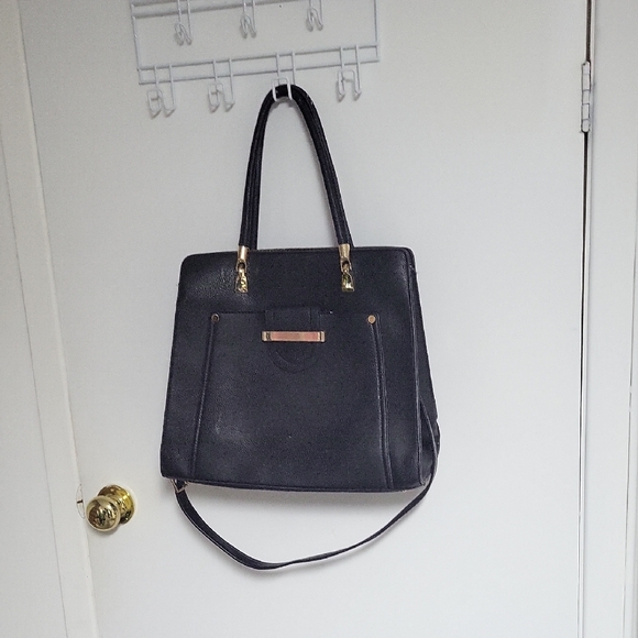Elegant Black Leather Handbag - Picture 8 of 8